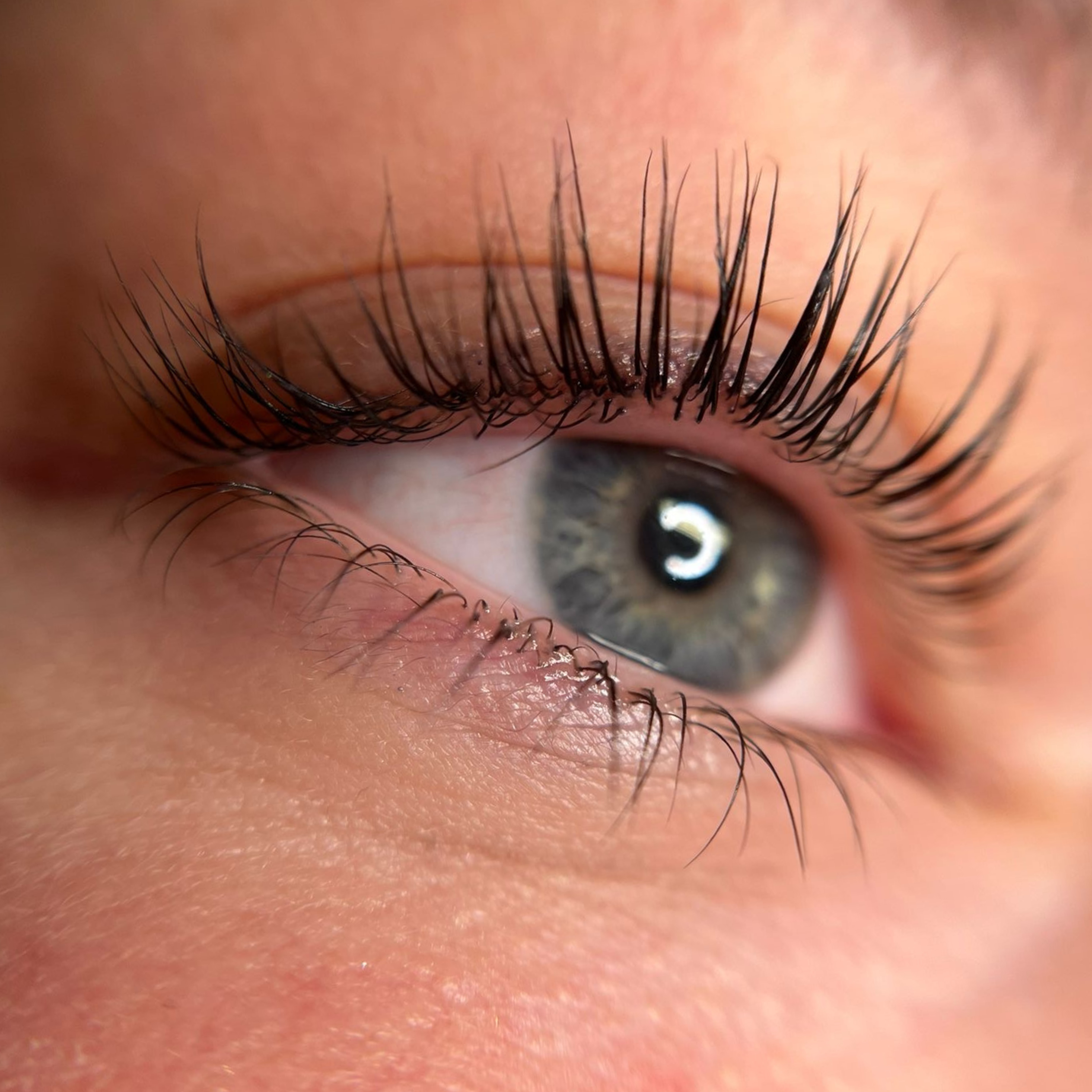 Lash Lifting & Brow Lamination Step 1 - Sensitive